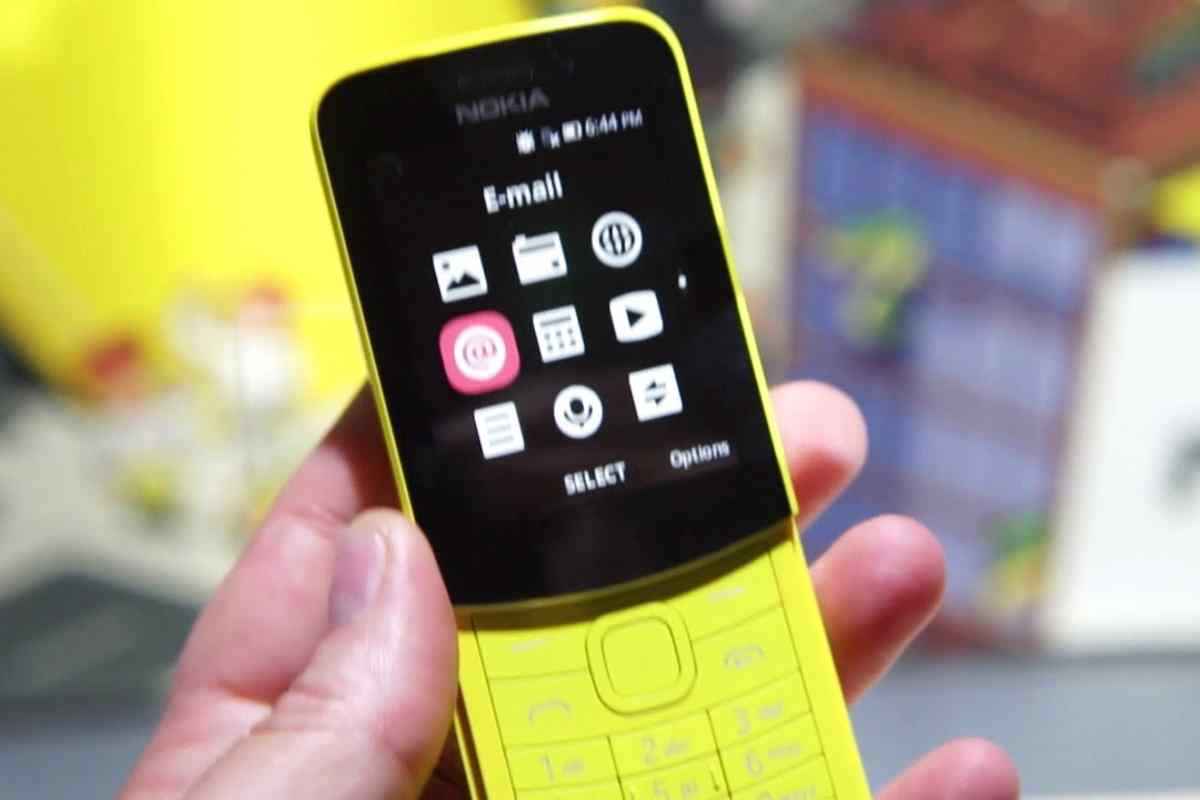 un vecchio nokia 8110
