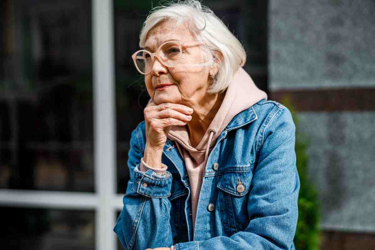 pensionata indigente