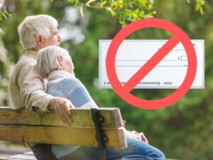 anziani e simbolo blocco