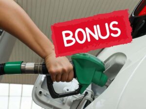 persona fa benzina e scritta bonus