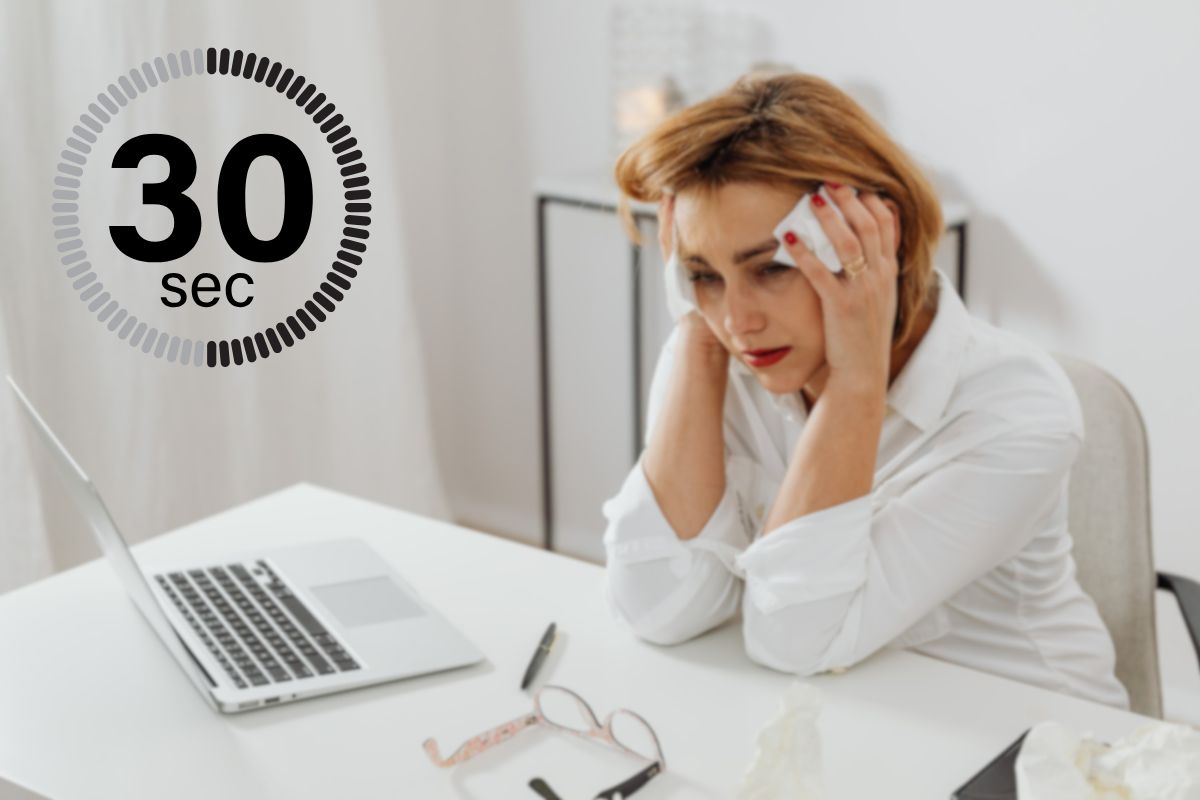 donna che piange e timer 30 secondi